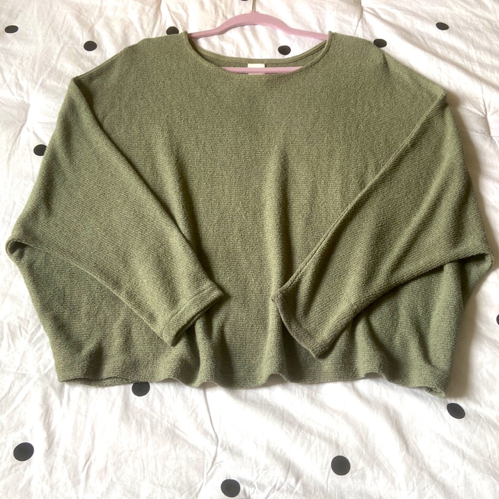 H&M XXL EUC drop shoulder batwing lightweight cropped knit sweater in sage green